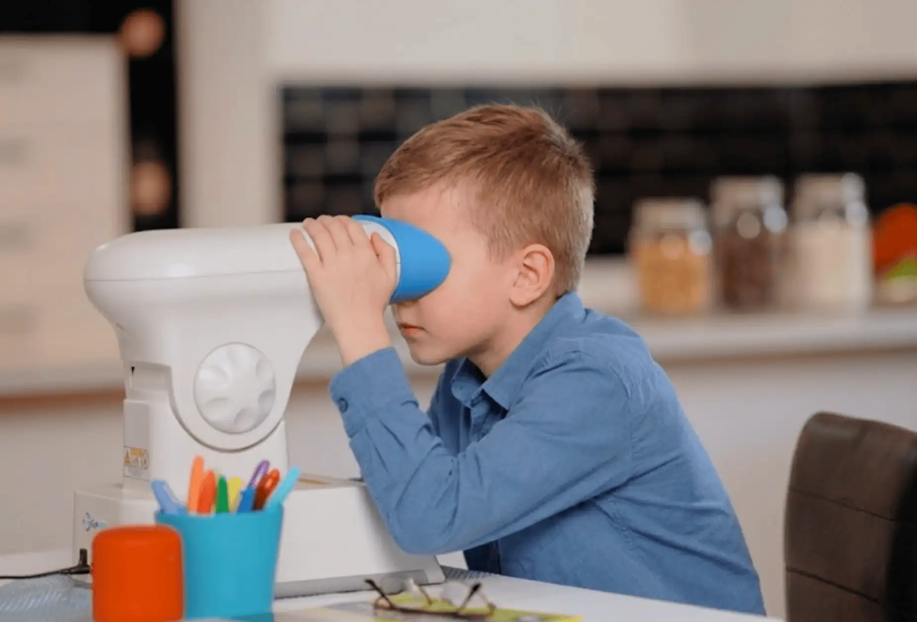 Urządzenie Eyerising do terapii czerwonym światłem (Repeated Low-level Red Light / RLRL)